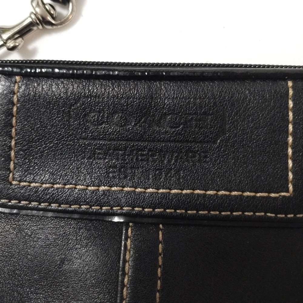 COACH Leatherware Authentic Clutch Wristlet Black Zip Top Logo With Charm